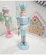 Christmas Martha Stewart Pastel Light Blue Nutcracker Figurine Statue 13... - €33,57 EUR Christmas Martha Stewart Pastel Light Blue Nutcracker Figurine Statue 13... - €33,57 EUR