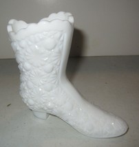 Vintage FENTON  Milk Glass Daisy and button Boot  - £20.88 GBP
