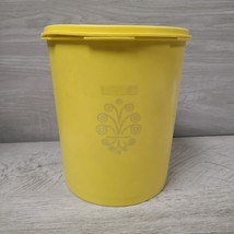 Vintage Tupperware Canister Servalier 807-13 Yellow With Lid 12 cup Pre-owned - £7.06 GBP