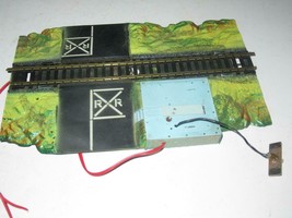 HO -  TYCO - BASE FOR CROSSING GATES ACCESSORY- GOOD FOR PARTS- B1A - $2.94