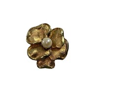 Vintage Coro Textured Gold Tone Brooch Pin Flower Faux Pearl Signed 1&quot; Across - £19.46 GBP
