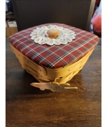 Longaberger Medium Square Basket with Lid and &quot;Gone Fishing&quot; Tie-On - $554.45 MXN