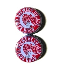 2 Singha Beer bottle caps! Rare collectibles for fans. grab yours today! - $110.48 MXN