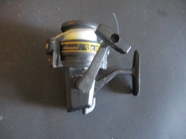 SHAKESPEARE UGLY STIK JR. 200 FISHING REEL GUC - $15.92 CAD