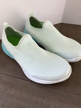 Oofos  OOMG SPORT LOW AQUA FADEMint Green Slip-On Sneakers size 9 - $837.17 MXN