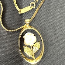 Vintage Whiting &amp; Davis Necklace With Pink Rose Pendant Golden Tone - £15.76 GBP