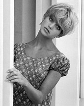Goldie Hawn 1960&#39;S Cropped Short Hair Cute Pose 16x20 Canvas Giclee - £55.81 GBP
