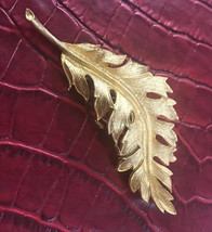 Vintage Coro 1961 Gold Toned Leaf Brooch Signed Coro Valentne&#39;s Gift - £19.66 GBP