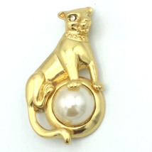 LEOPARD on ball vintage pin - brushed gold-tone faux pearl 2.5&quot; statemen... - £19.74 GBP