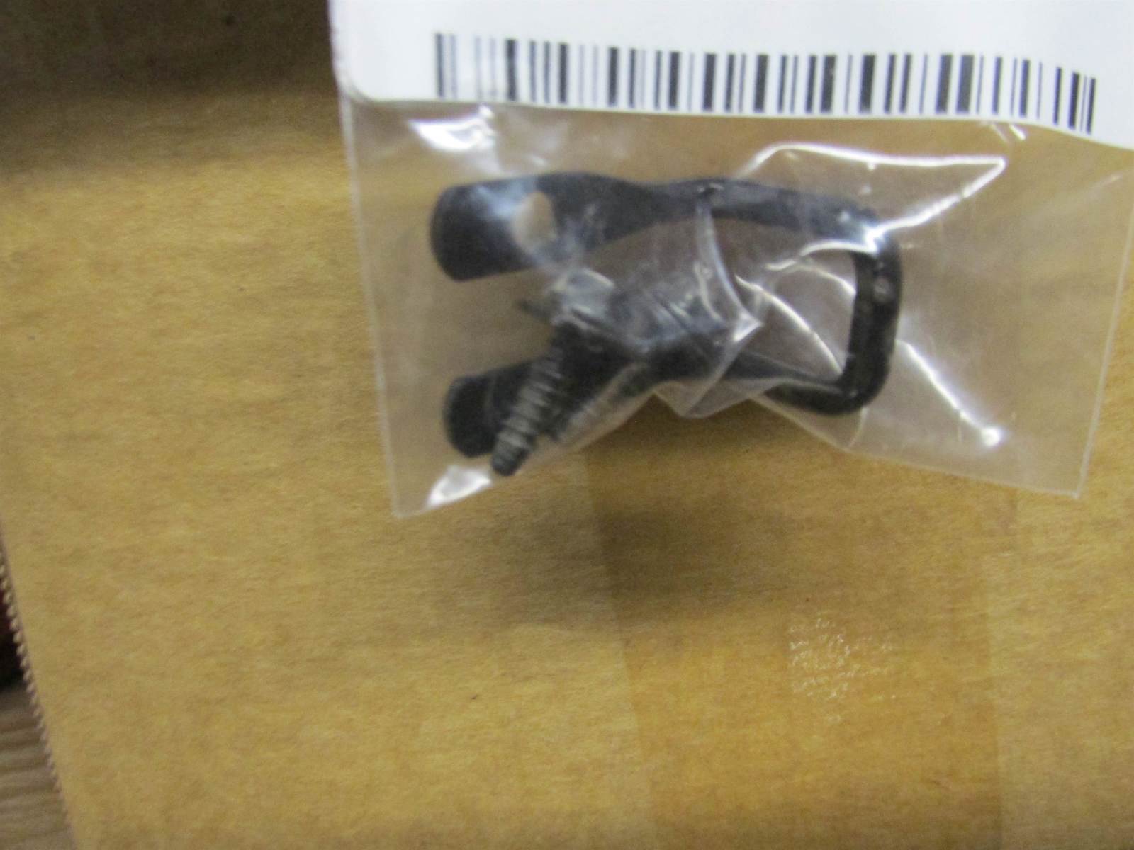 2004-2012 CHEVY COLORADO GMC CANYON GLOVE BOX DOOR LATCH STRIKER W/ SCREWS - $19.99