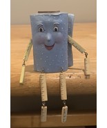 WMG Sewing Bolt of Fabric Figurine ANTHROPOMORPHIC Shelf Sitter Blue Yel... - €84,43 EUR