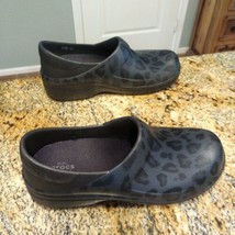 Crocs Clogs Womens Size 9 Neria Pro II Slip On Black Blue Leopard Comfort - $38.61