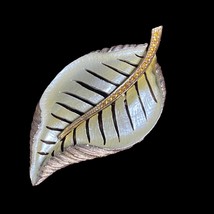 VINTAGE BROOCH LEAF PIN ENAMEL RHINESTONE GOLD TONE METAL - $12.65