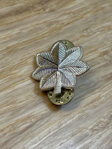 Primary image for Vintage US Military Oak Cluster Uniform Lapel Pin Military Militaria KG JD