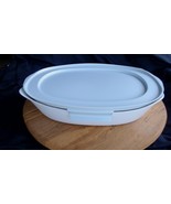 Rubbermaid Duralite Bakeware with Lid 10 inch by 13 inch - 2.5 Qt - NEW - $18.76