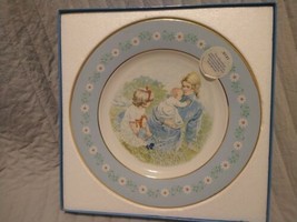 Avon Special Occasion or Mother&#39;s Day Plate Tenderness 9&quot;  1974 - £18.96 GBP
