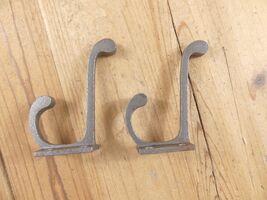 2 METAL HOOKS COAT HAT RACK HEAVY DUTY 3 1/2&quot;  IRON STORAGE **SOME RUST** - €12,96 EUR