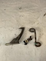 1984 to 2001 Jeep Cherokee Hood Safety Latch And Catch Complete - $373.48 MXN