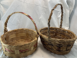 Vintage Wicker Basket Set of 2 Easter Basket Springtime Decorating Home Decor - £7.97 GBP