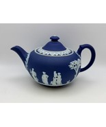 Wedgwood Cream on Blue Jasperware Small Teapot - $3,544.46 MXN