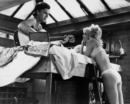 Edward Albert and Goldie Hawn in Butterflies are Free in Sexy Bra and Panties 16 - £55.94 GBP
