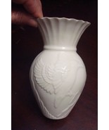 Belleek Ireland vase  cream, "Kingfisher Vase", in original box - €40,06 EUR Belleek Ireland vase  cream, "Kingfisher Vase", in original box - €40,06 EUR
