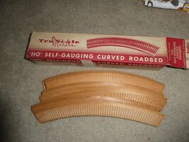 Vintage HO Scale Pack of 8 Tru Scale Curved Roadbed 18" Radius Circle NO... - $28.71