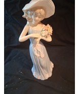 House of Lloyd figurine Gathering Flowers 1998 statue sculpture gift bon... - $12.32 CAD