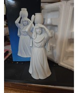 AVON NATIVITY COLLECTIBLES - WOMAN WITH WATER JAR - BOX &amp; FOAMS - MINT -... - $353.27 MXN