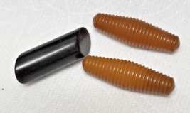 3 Vintage Hard Plastic &amp; Bakelite Buttons Toggles 2 Matching w Ribbed Edges - $156.94 MXN