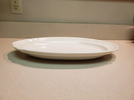 Pfaltzgraff White 14 3/4&quot; Oval Scalloped Serving Platter - £10.12 GBP