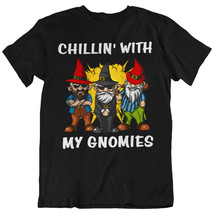 Chillin&#39; With My Gnomies Funny Gnomes Fantasy Unisex T-Shirt - £22.45 GBP