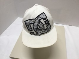 DC Shoes S/M FlexFit White Hat Cap Material Logo Fitted. Pre-owned distr... - $11.83