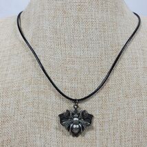 Vintage BOHO Queen Bee Pendant (1.25") Necklace on 20 Inch Black Rope - €12,45 EUR Vintage BOHO Queen Bee Pendant (1.25") Necklace on 20 Inch Black Rope - €12,45 EUR