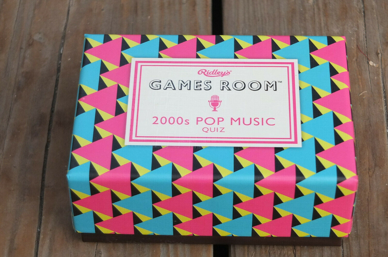 RIDLEY'S GAMES ROOM ~ 2000s Pop Music Quiz Cards Family Gifts Fun ~ SHIPS FREE - $14.99