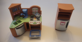 Fisher Price Loving Family 2005 Kitchen Set Sink Oven Stove Works Refrig... - $14.80