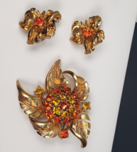 Vintage Flower Orange Yellow Crystal Rhinestone Leaf Brooch Clip On Earr... - $87.47