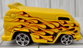 Vantasy Flaming Van Adventure Force Maisto Flames Die cast Metal 1:64 Yellow Toy - £7.99 GBP