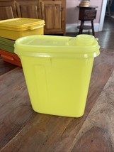 Vintage Yellow Tupperware Store &amp; Pour Beverage Buddy 1 qt.  792-9 with Lid - $15.60 CAD