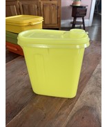 Vintage Yellow Tupperware Store &amp; Pour Beverage Buddy 1 qt.  792-9 with Lid - $15.44 CAD