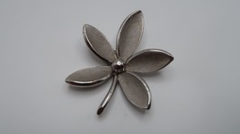 Vintage Silver Trifari Flower Brooch 6cm Excellent Condition! BB10 - $30.73