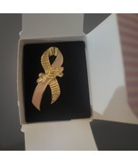 Avon Breast Cancer Pin - $109.61 MXN