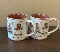 Eli &amp; Ana Set of 2 Coffee Mugs Gingerbread Christmas Trees Holly New - £29.08 GBP