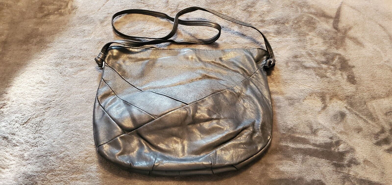 WOMEN&#39;S VINTAGE BLUE LEATHER HANDBAG - $8.00