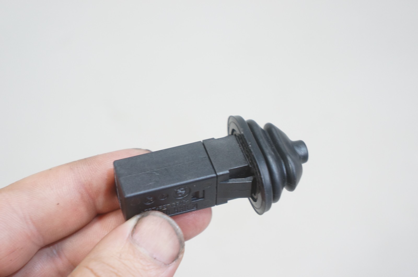 bmw 128i 335i 525i 528i 535i 550i 750Li 760i x5 fuel tank filler door spring oem Item image 2