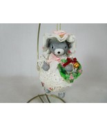 Vintage Mouse Wearing Hat Carrying Wreath Ornament Figurine 4.5&quot; - £11.65 GBP
