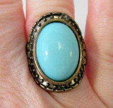 Ring with Pastel Blue Oval Cabochon Faux Stone Size 6 Estate  - £10.33 GBP