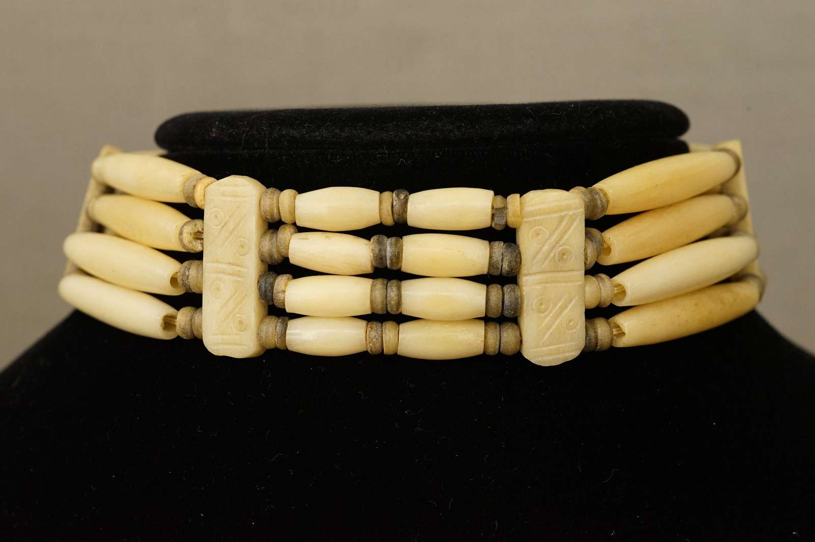 Vintage 1960's Era Native American Carved Cow Bone Choker Adjustable Necklace - $54.99