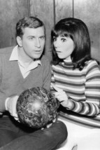Marlo Thomas Ted Bessell That Girl 11x17 Mini Poster bowling ball - £10.17 GBP