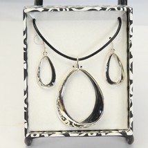 Bon Ton Necklace &amp; Pierce Earrings Silver Tone Teardrop with Case - $307.08 MXN